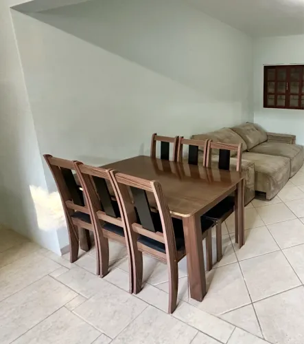Mesa com 6 cadeiras