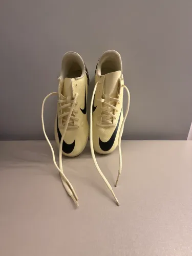 Chuteira da Nike Mercurial amarela