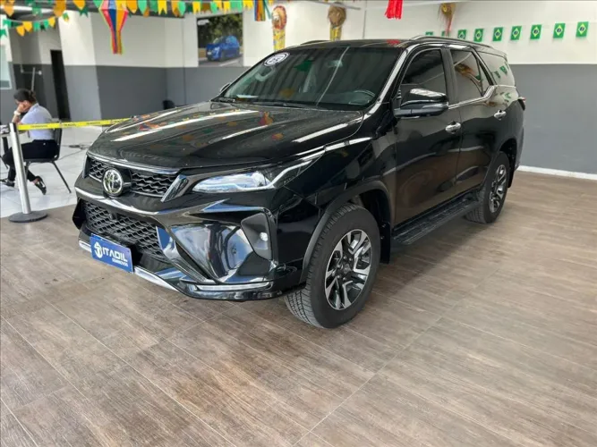 Toyota Hilux SW4 4X4 2.8 Diesel 2025