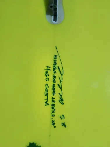 Vendo prancha de surf epóxi MR 5'8
