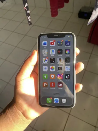 iPhone XR SEM MARCA DE USO