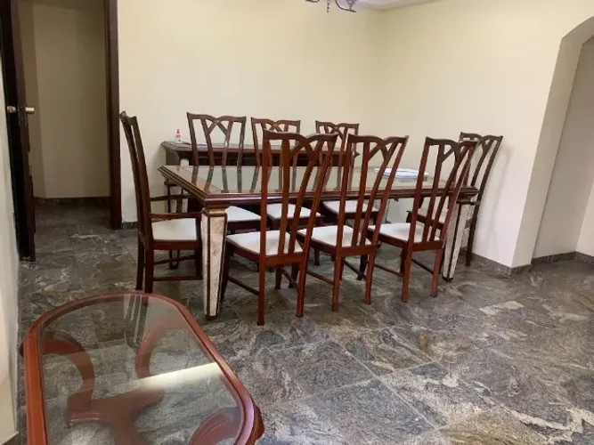 Mesa de Jantar p/ 8 Lugares em Madeira de Lei c/ Tampo de Vidro e 8 Cadeiras