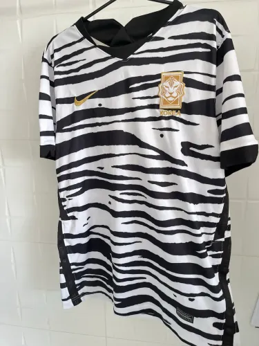 Camisa Retrô Seleção da Coréia do Sul 20/21 - Masculina - Modelo Torcedor - Branca e Preta