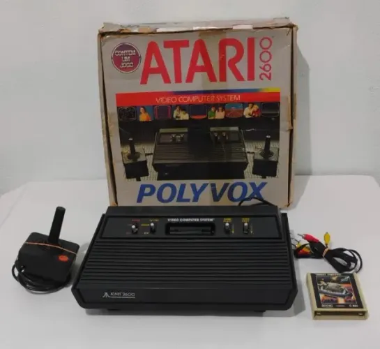 Atari 2600 na caixa serial batendo