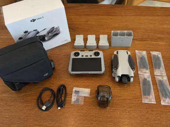 DJI Mini 3 Fly More Combo + DJI RC (controle com tela) ? Pouco uso