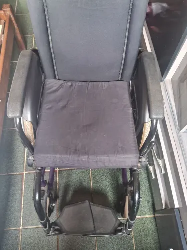Vendo Cadeira de rodas alcochoada