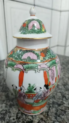 POTICHE EM ANTIGA PORCELANA ORIENTAL