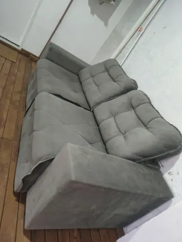 Vendo sofá retrátil 3 lugares, cor grafite , menos de 1 ano de uso 