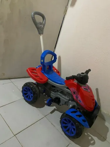 Moto de passeio usada poucas vezes 