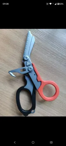 Tesoura-Raptor multifuncional