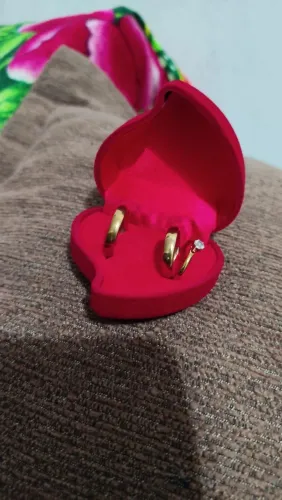 Par de alianças banhada à ouro 18k casamento + anel de noivado Tamanho 20 (M) 18 (F)