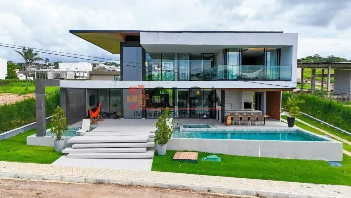 Casa de alto padrão com piscina em excelente condomínio com quadra de tênis em Gravatá á v