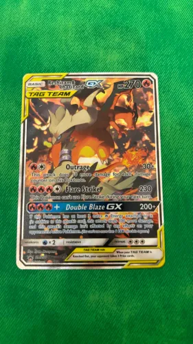 Reshiram e Charizard-GX (SM201/250)