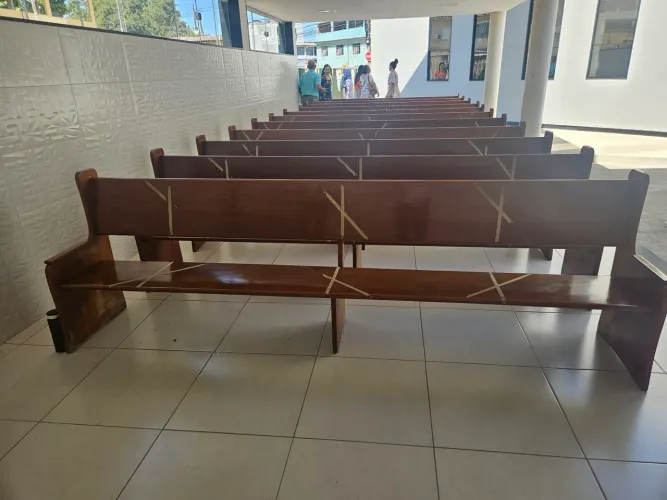 Bancos de Igreja em Peroba - 3,07m - Madeira Maciça