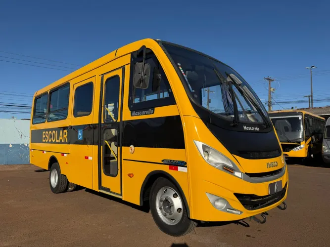 Micro ônibus escolar ano 2018/2019 com 30 lugares em cascavel Paraná 