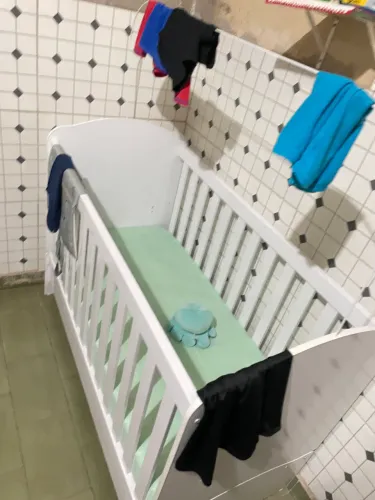 Vende-se berço