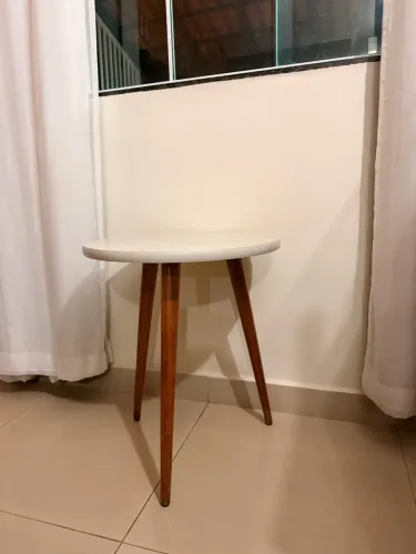 Mesa redonda pés palito