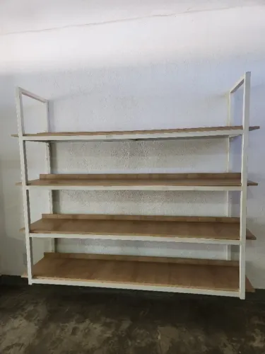prateleiras metal e mdf