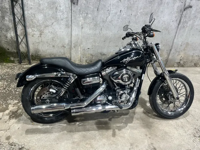 Harley Dayvison Dyna super glade 2011