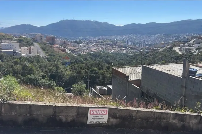 Terreno no Jardim Bandeirantes 302m²