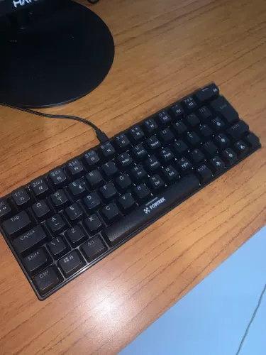 Teclado fortrek 60% Switch vermelho