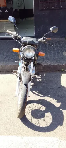Moto barata de leilão