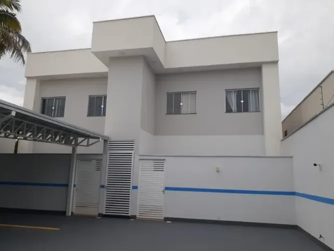 APARTAMENTO PREMIUM PARA LOCAÇÃO! 70 m2, térreo, seminovo, 02 quartos c/ar, banheiro, sal