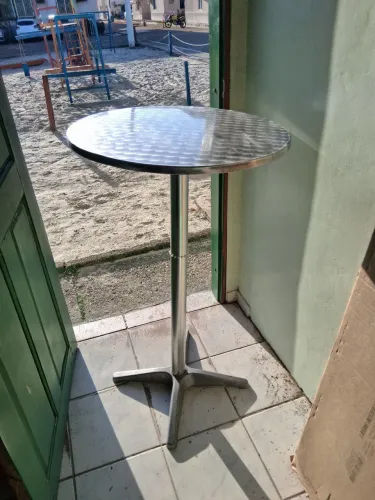 Mesa bistrô Inox e cadeira de alumínio