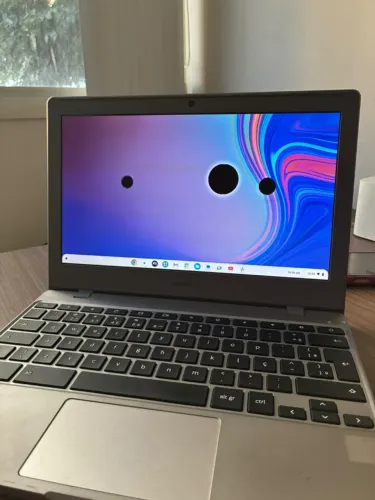 Samsung Chromebook 4 (Com detalhe na tela) - Ideal para estudos/trabalho
