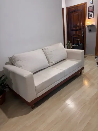 SOFÁ DE LINHO + 2 PUFFS DE BRINDE