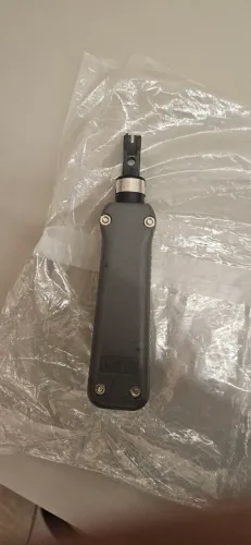 ferramenta de perfuração de rede (punch-down tool)