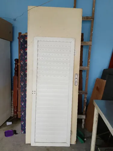 Vendo porta de alumínio