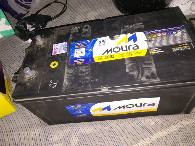 Bateria de caminhão da Moura 220 h