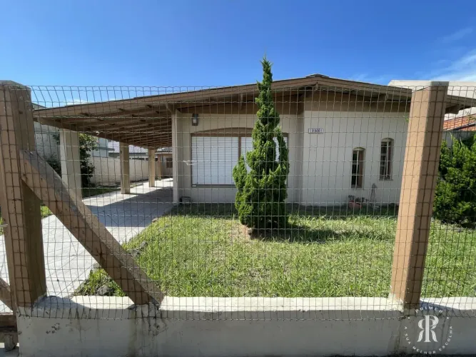 Casa de 4 dormitórios sendo 1 suite a 100metros do mar na praia de Imbé RS