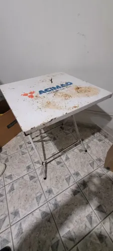 Mesa de metal 