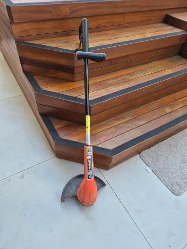 Aparador de Grama Tramontina AP1000T - Perfeito para Jardinagem e Acabamentos