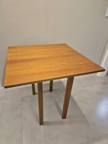 Mesa Dobrável de Madeira 80x80