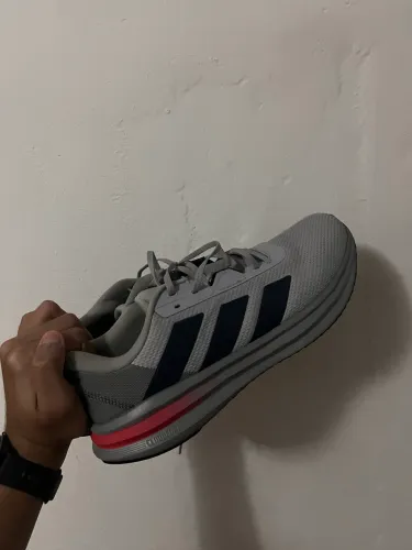 Tênis Adidas