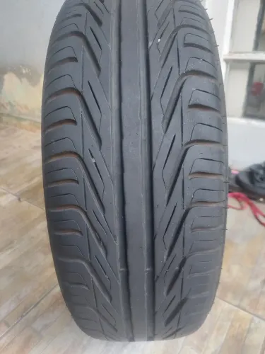 Vendo pneu 195 55 15 Stilo, retirar no taiaman.