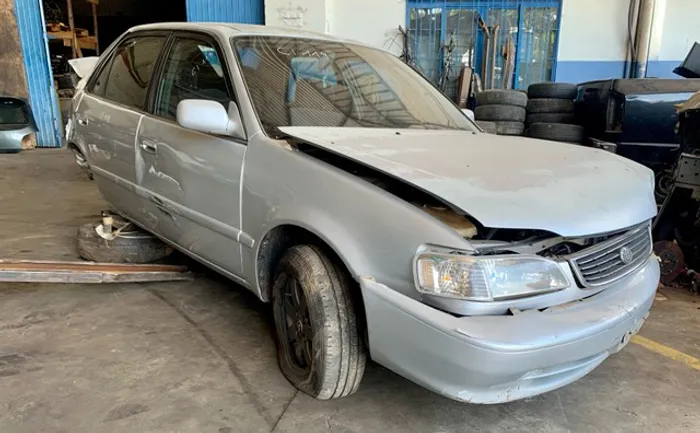 Sucata Corolla manual 2001 em peças 