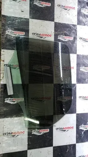 Vidro Traseiro Esquerdo Chevrolet Corsa Frente Montana 4P
