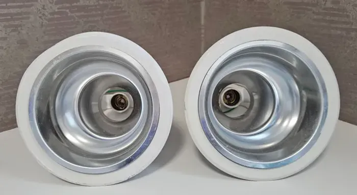 2 Luminárias de Aluminio de embutir sem vidro.