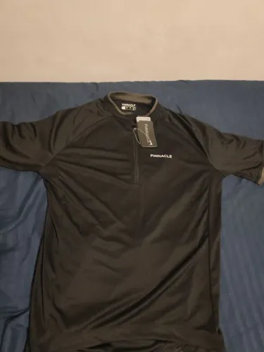 Camiseta importada Pinnacle (tamanho L internacional)