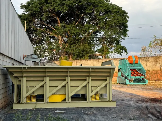 Alimentador vibratório 4,00x0,90 ( NOVO )