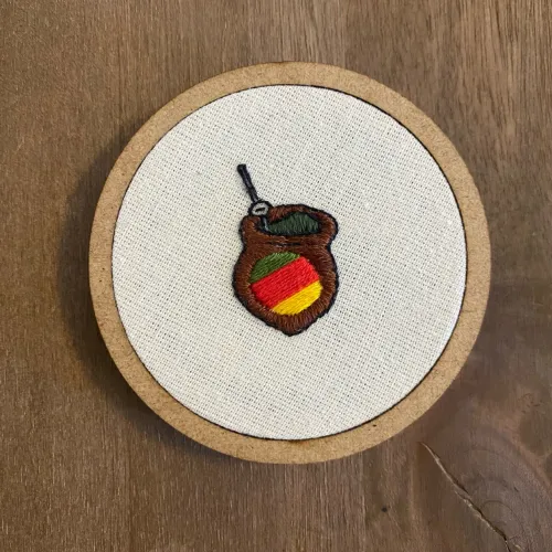 Quadro Bordado com Arte Tradicional Gaucha Chimarrão 