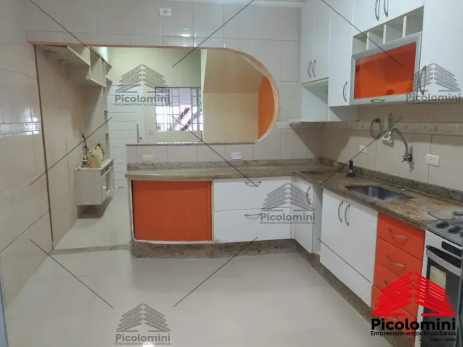 Sobrado 150m² 3 andares, 2 suítes, sala para dois ambientes, cozinha americana, móveis pla