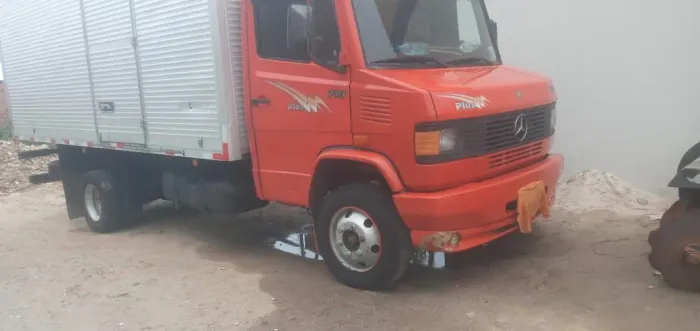 Caminhão Mercedes 710