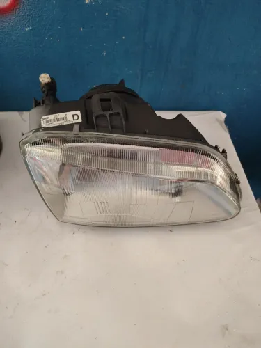 Farol Renault Megane ano 1998 lado direito 