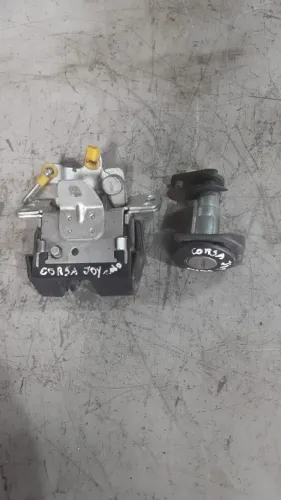 Fechadura tampa traseira Corsao Max sedan completa