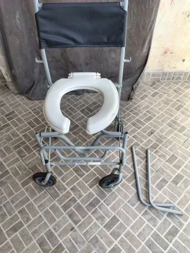 Cadeira de banho desmonta seminova